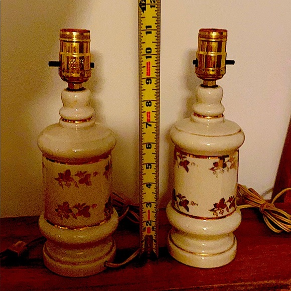 Two Antique Ivory Lamps with Gold Design - Picture 7 of 8